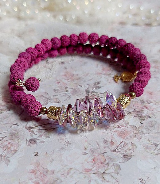 Bracelet bohème chic en pierres de lave rose framboise.