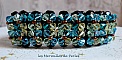 Bracelet artisanal en cristaux Swarovski bleus et facettes noires.