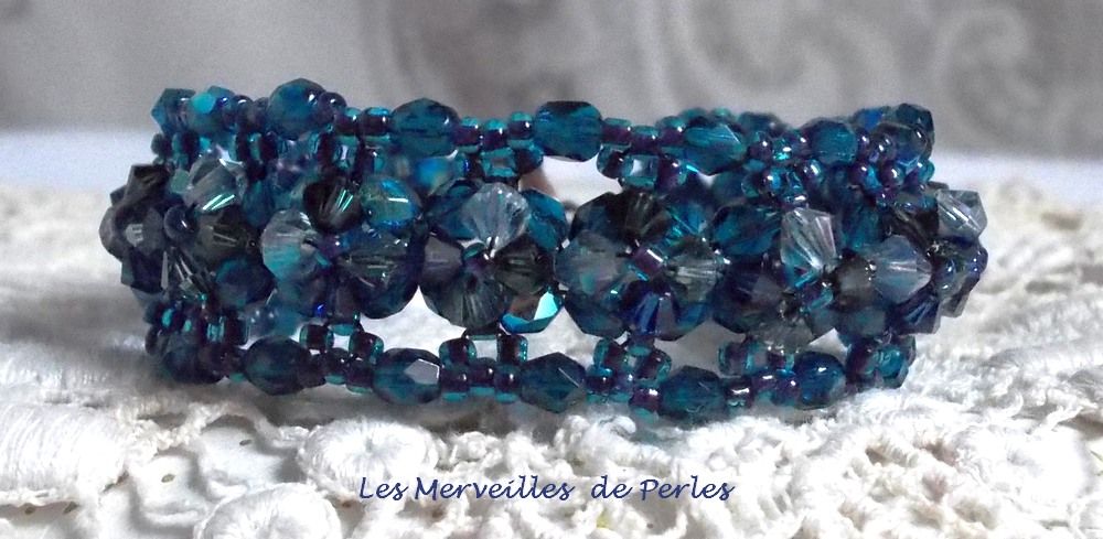 Bracelet  Belle de Nuit avec des facettes en verre de boh&egrave;me et des toupies en crystal de Swarovski