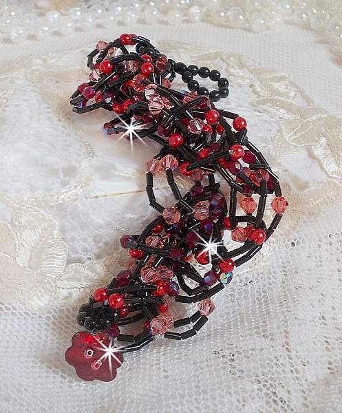 Bracelet Feeling avec des rocailles tubes, des perles en nacre et des toupies en crystal de Swarovski