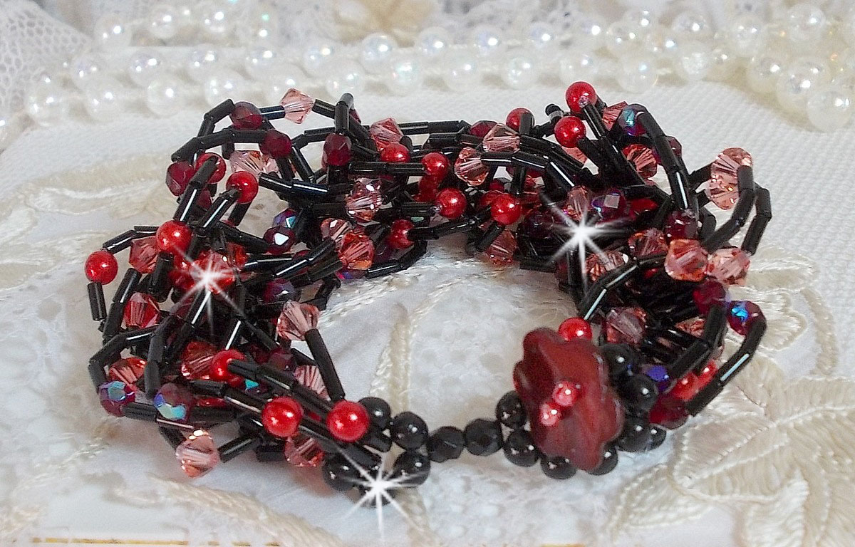 Bracelet Feeling avec des rocailles tubes, des perles en nacre et des toupies en crystal de Swarovski
