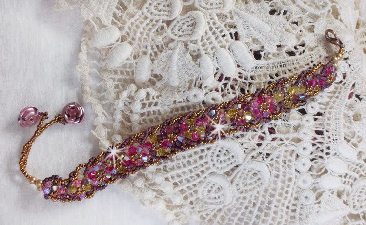 Bracelet Crystal Mjestic avec des toupies en crystal de Swarovski, rocailles et perles de boh&ecirc;me;