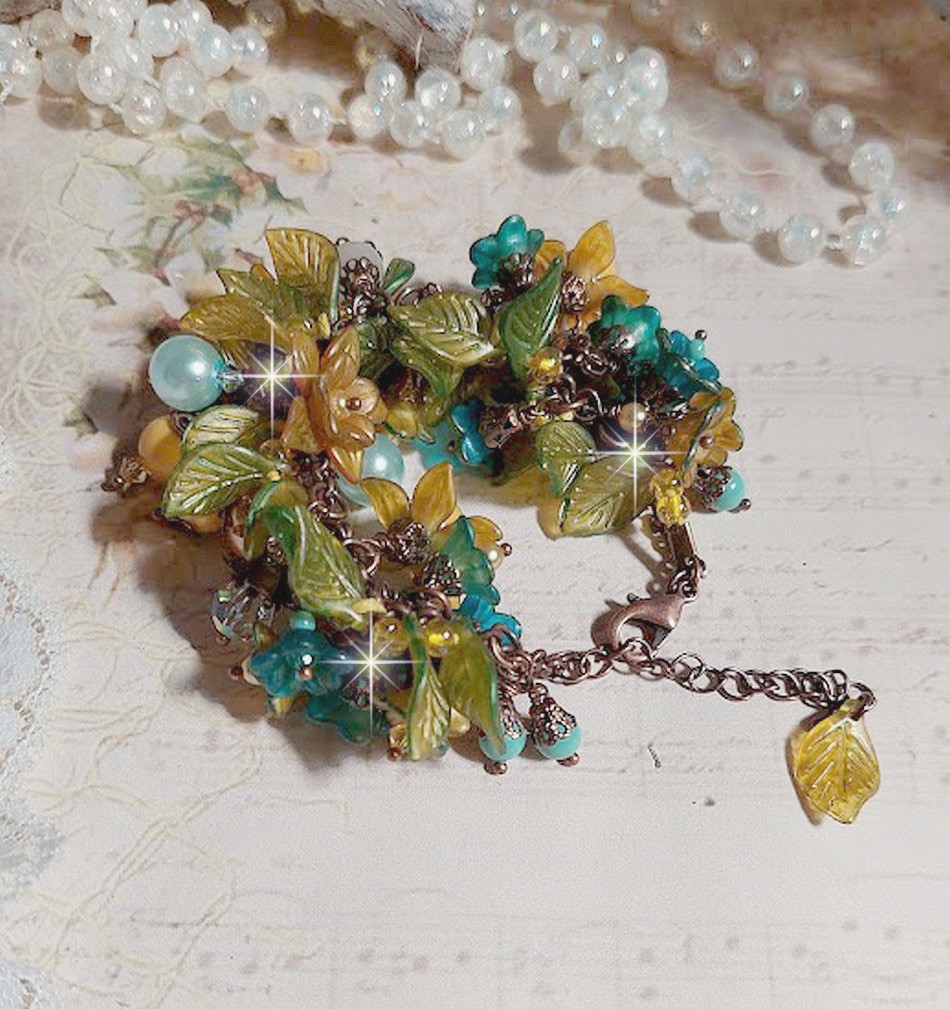 Bracelet Cézanne fleuri avec perles colorées et fermoir mousqueton.