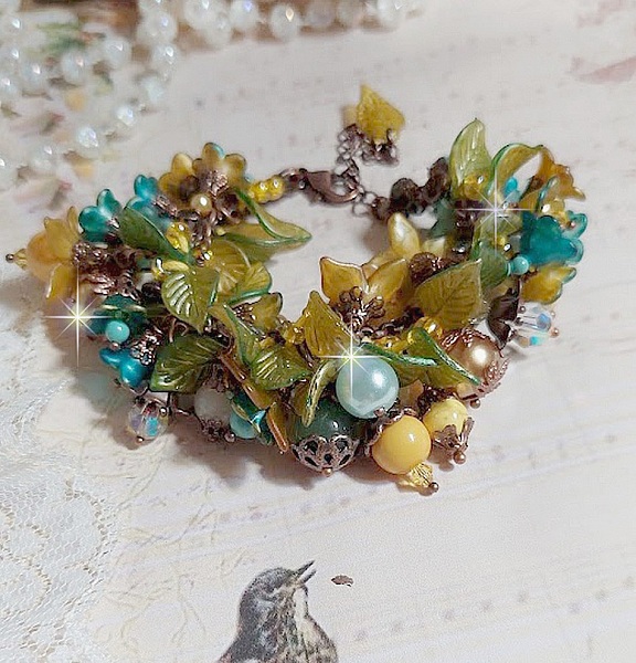 Bracelet Cézanne floral avec fleurs peintes et perles artisanales.