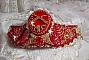 Bracelet Nous Deux manchette Haute-Couture brod&eacute; avec des Cristaux de Swarovski, un cabochon ovale en verre rouge et des rocailles