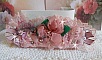 Bracelet Douceur Poudr&eacute;e manchette brod&eacute; avec une dentelle motif floral, ruban organza, tulles, n&oelig;uds, &eacute;tamines, sequins paillettes. La couleur dominante est le Rose &agrave; laquelle s&rsquo;ajoute des cristaux 