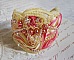 Bracelet Les D&eacute;lices de L'Et&eacute; manchette Haute-Couture brod&eacute; avec ruban de soie jaune et Rose, perles, gouttes nacr&eacute;es, rocailles, cha&icirc;nette d'extension en Argent 925 et fermoir aimant&eacute; en Laiton