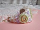Bracelet Envol&eacute;e Fleurie brod&eacute; avec des Cristaux de Swarovski, des cabochons en r&eacute;sine, des perles rondes nacr&eacute;es et des rocailles Miyuki