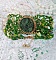 Bracelet artisanal vert brodé de perles et cristaux Swarovski.