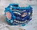 Bracelet Belle Epoque Haute Couture brod&eacute; avec des navettes en Cristal de Swarovski &agrave; laquelle s'ajoute des chatons, toupies, rose en r&eacute;sine, perles rondes nacr&eacute;es, briolettes et rocailles