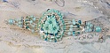 Bracelet Blue Flowers Haute-Couture brod&eacute; avec des Cristaux de Swarovski, un cabochon en r&eacute;sine, des perles rondes en satin, des rocailles avec une cha&icirc;nette et un fermoir en Argent 925/1000