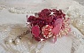 Bracelet Magnolia avec une dentelle bordeaux brod&eacute;e avec des perles nacr&eacute;es et fleurs