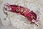 Bracelet Magnolia avec une dentelle bordeaux brod&eacute;e avec des perles nacr&eacute;es et fleurs