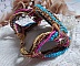 Bracelet Cheyenne manchette brod&eacute; avec une pierre de gemme, un rubis Fuchsite avec des rocailles Miyuki et des rocailles tch&egrave;ques.