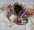 Bracelet Cheyenne manchette brod&eacute; avec une pierre de gemme, un rubis Fuchsite avec des rocailles Miyuki et des rocailles tch&egrave;ques.