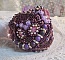Bracelet Chinese Purple Stone manchette brod&eacute; de pierres fine : les Sugilites, des Cristaux de Swarovski, des rocailles et un ruban Organza Violet