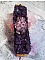 Bracelet Lady Romantique brod&eacute; avec une dentelle violine ann&eacute;e 1950, cabochon tissu en lin rose brod&eacute; de fleurs et branches en rocailles, cristaux, fleurs, fermoir et cha&icirc;nette en Plaqu&eacute; Or