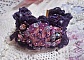 Bracelet Lady Romantique brod&eacute; avec une dentelle violine ann&eacute;e 1950, cabochon tissu en lin rose brod&eacute; de fleurs et branches en rocailles, cristaux, fleurs, fermoir et cha&icirc;nette en Plaqu&eacute; Or