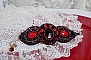 Bracelet manchette Midnight in Paris brod&eacute; tendance romantique avec un cabochon en verre