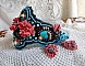 Bracelet Na&iuml;ade manchette Haute-Couture brod&eacute; des cabochons en Turquoise, une dentelle rose tr&egrave;s ancienne, des perles de gemmes : Les Corail Light et des rocailles 
