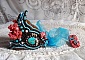 Bracelet Na&iuml;ade manchette Haute-Couture brod&eacute; des cabochons en Turquoise, une dentelle rose tr&egrave;s ancienne, des perles de gemmes : Les Corail Light et des rocailles 