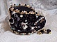 Bracelet Noir Sacr&eacute; Haute Couture brod&eacute; avec des cristaux : navette, h&eacute;lix Bead,, toupies, breloque fleur strass&eacute;e,  perles rondes nacr&eacute;es Verre et rocailles. Les couleurs sont le Noir, Blanc et Dor&eacute;