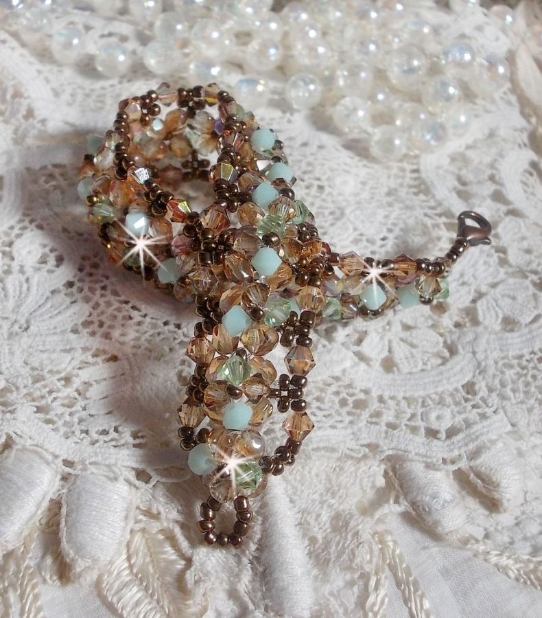 Bracelet artisanal Nénuphar en cristaux Swarovski vert d'eau doré.