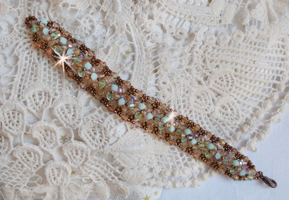 Bracelet artisanal Nénuphar en cristaux Swarovski et perles bohèmes.