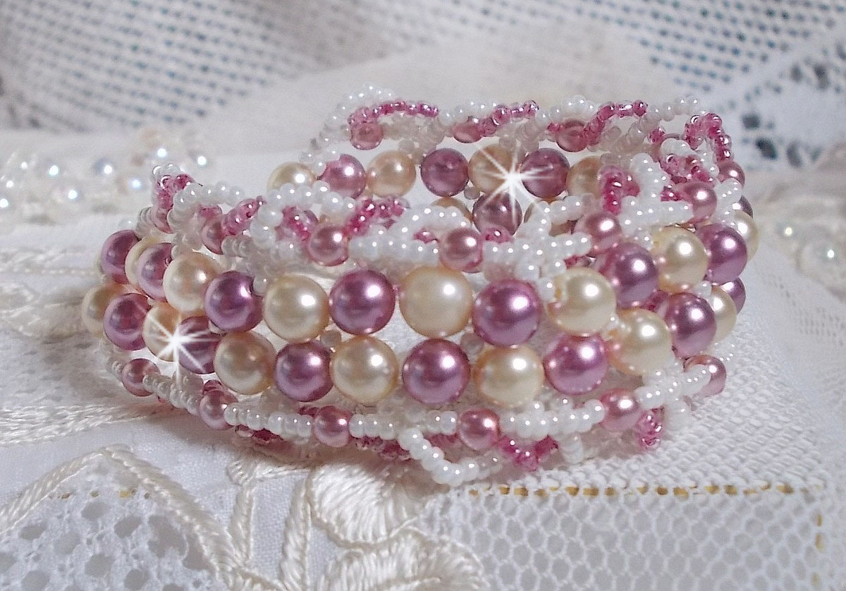 Bracelet D&eacute;tente Avec des perles nacr&eacute;es en cristal de Swarovski