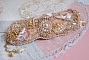 Bracelet Poudre de Riz manchette brod&eacute; avec des perles de culture d'eau douce, des perles nacr&eacute;es, des rocailles et des Cristaux de Swarovski
