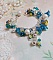 Bracelet Regard Scintillant avec fleurs frosted, clochettes verres, rondes r&eacute;sines, breloques et perles Cristal Swarovski