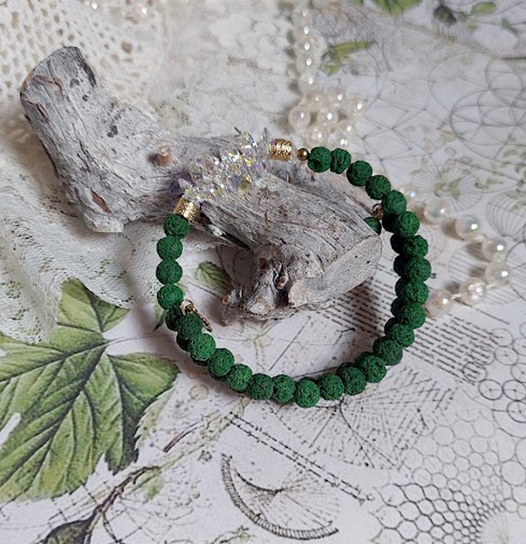 Bracelet bohème en pierres de lave vert émeraude et cristal.