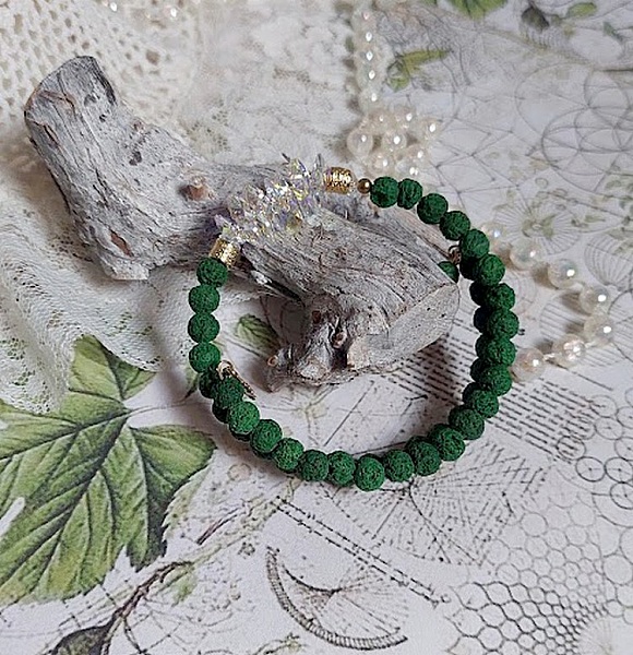 Bracelet bohème en pierres de lave vert émeraude et cristal.