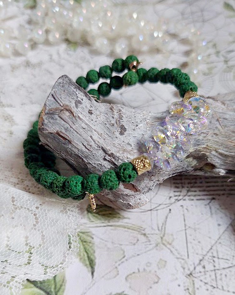 Bracelet bohème en pierre de lave verte et cristal Swarovski.