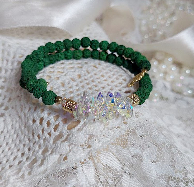 Bracelet deux rangs en pierre de lave verte et cristal.
