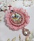 Broche Amour d&rsquo;oiseaux brod&eacute;e avec cabochon porcelaine de limoge, perle cristal, dentelle et pendentif cristal de verre