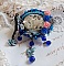 Broche Ang&eacute;line baroque tr&egrave;s ancienne relook&eacute;e sur une broderie avec un tr&egrave;s ancien cabochon en verre, des roses en r&eacute;sine et des rocailles