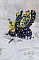 Broche artisanale bleue et jaune brodée de perles et cristaux.