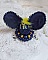 Broche artisanale bleue et jaune brodée de perles et cristaux.