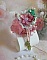 Broche Douceur Poudr&eacute;e brod&eacute;e sur une base et une broche Dor&eacute;e en Laiton avec du ruban velours, tulles, ruban Organza, &eacute;tamines, coupelles, cristaux, perles rondes en Verre et rocailles