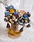 Broche artisanale baroque ornée de fleurs, cristaux et perles.
