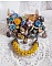 Broche artisanale baroque ornée de fleurs et perles jaunes.