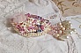 Broche Fleur d'Et&eacute; Haute-Couture brod&eacute;e avec des Cristaux de Swarovski, une estampe filigran&eacute;e, un ruban et une broche &agrave; l'arri&egrave;re en argent 925/1000