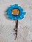 Broche Belle Epoque Haute-Couture est brod&eacute;e avec des Cristaux de Swarovski, des perles rondes nacr&eacute;es, des breloques, un ruban et des rocailles