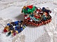 Broche Mia Haute-Couture brod&eacute;e avec des Cristaux de Swarovski, un cabochon vintage des ann&eacute;es 1960, des fleurs Lucite, des perles rondes nacr&eacute;es et des rocailles, 