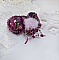 Broche insecte brodée rose fuchsia et noir perlée artisanale.