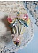 Broche ombrelle artisanale fleurie en perles, rubans et dentelle.
