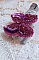 Broche papillon brodée en soie, sequins et cristaux fuchsia.