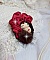 Broche Rouge et Noir brod&eacute;e avec un ruban de soie de couleur Rouge Fonc&eacute; &agrave; laquelle s&rsquo;ajoute des toupies Siam AB , perles rondes facett&eacute;es aplaties Antique Noires et goutte sur un support Dor&eacute;