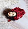 Broche Rouge et Noir brod&eacute;e avec un ruban de soie de couleur Rouge Fonc&eacute; &agrave; laquelle s&rsquo;ajoute des toupies Siam AB , perles rondes facett&eacute;es aplaties Antique Noires et goutte sur un support Dor&eacute;